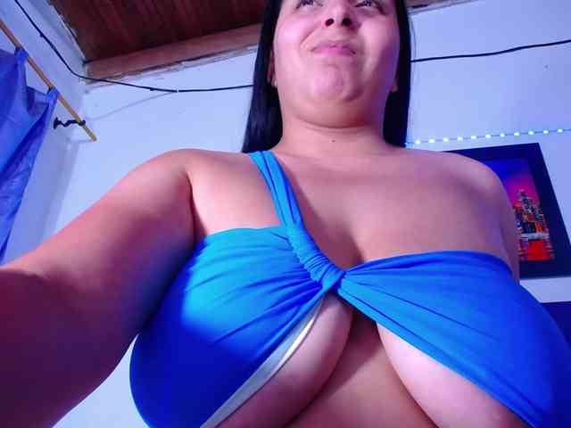 Natural-boobs webcam