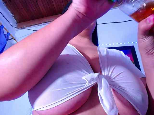 Natural-boobs webcam