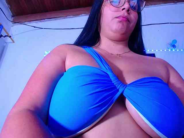 Natural-boobs webcam