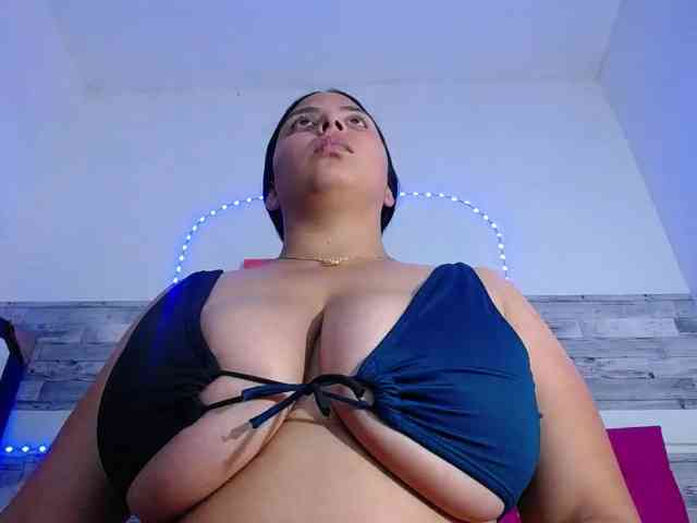 Natural-boobs webcam