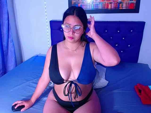 Natural-boobs webcam