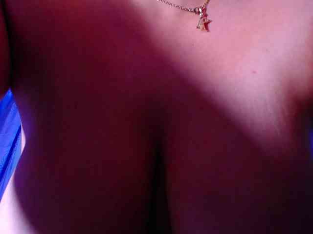 Natural-boobs webcam
