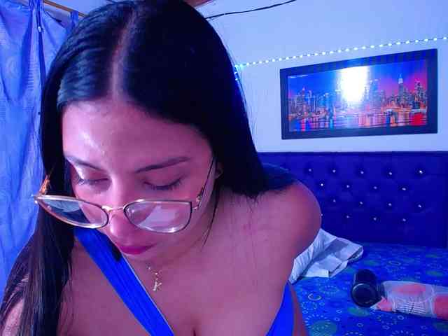Natural-boobs webcam