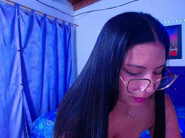 Natural-boobs webcam