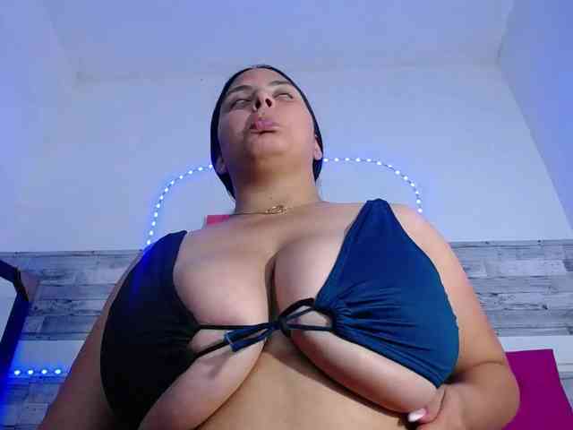 Natural-boobs webcam