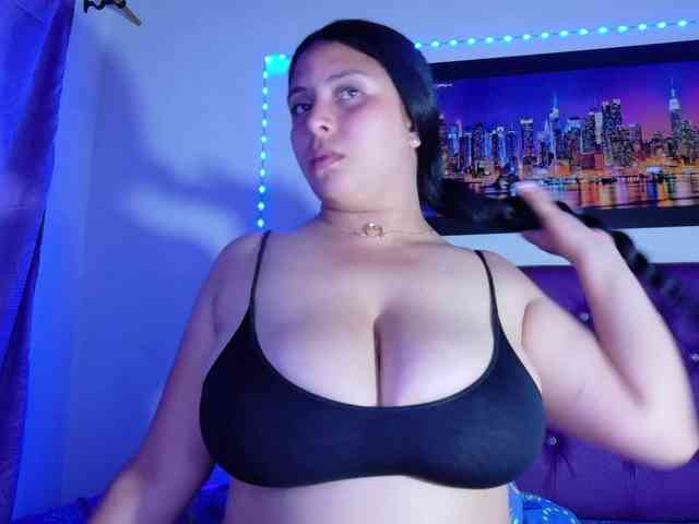 Natural-boobs webcam