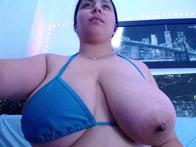 Natural-boobs webcam