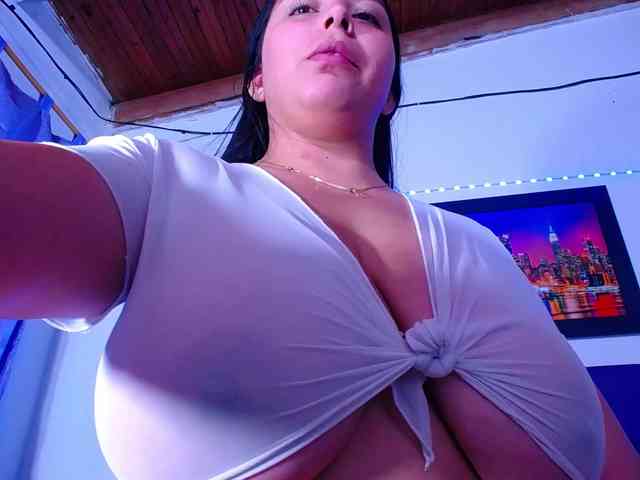 Natural-boobs webcam