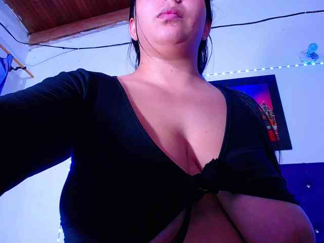 Natural-boobs webcam