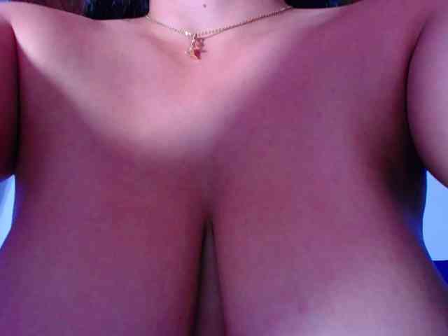 Natural-boobs webcam