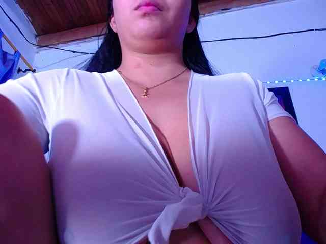 Natural-boobs webcam
