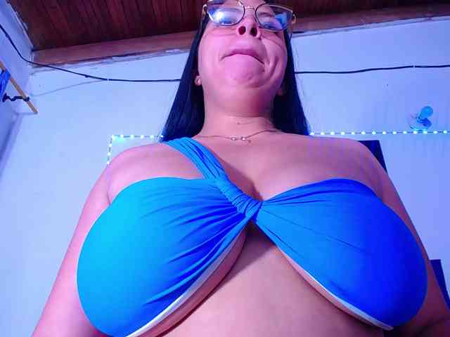 Natural-boobs webcam