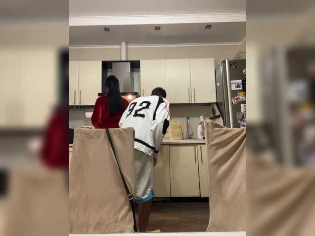 le modèle Mil_Kiss est en webcam porno dans un show sur le site bongacams, il possède les tags suivants: White/Caucasian,Brunette,Shaved