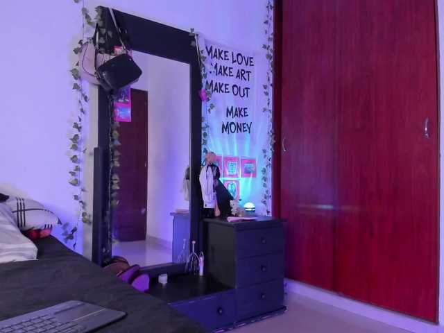 littlekayla's BongaCams show and profile