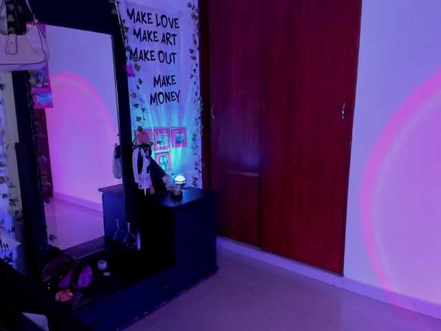 littlekayla's BongaCams show and profile