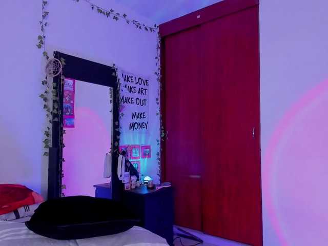 littlekayla's BongaCams show and profile