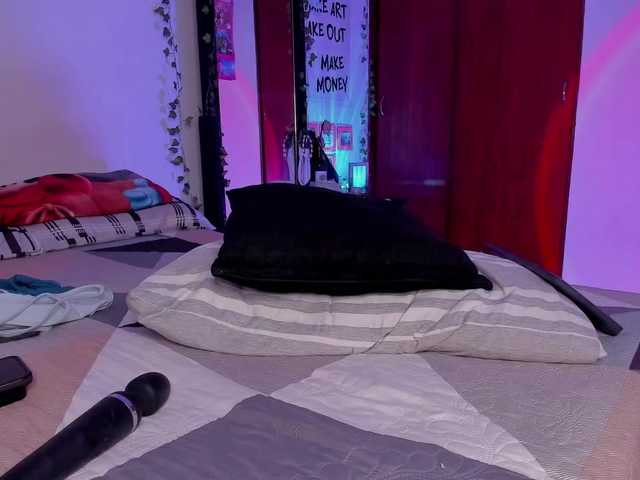 littlekayla's BongaCams show and profile