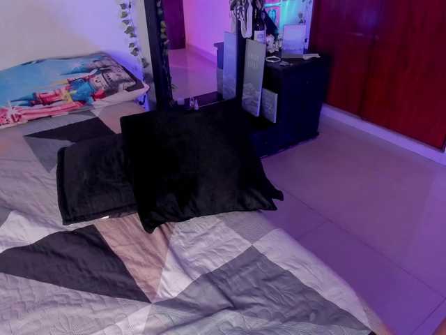 littlekayla's BongaCams show and profile