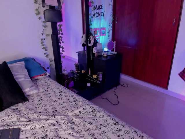 littlekayla's BongaCams show and profile