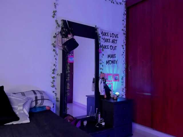 littlekayla's BongaCams show and profile