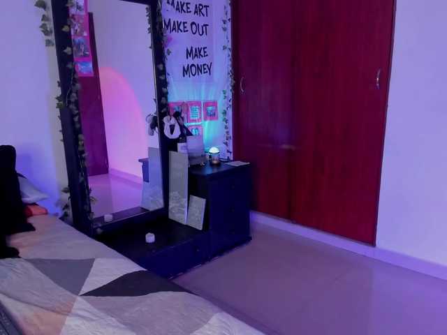 littlekayla's BongaCams show and profile