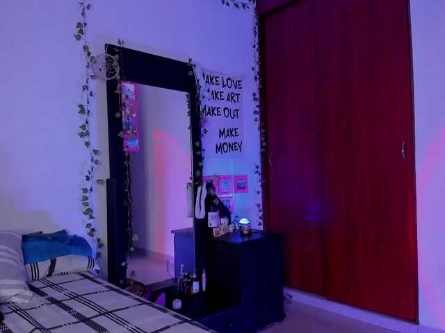 littlekayla's BongaCams show and profile