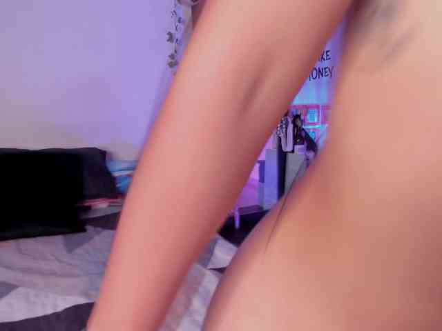 littlekayla Live Webcam on BongaCams