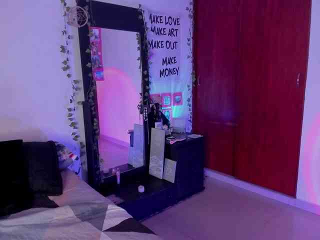 littlekayla Live Webcam on BongaCams