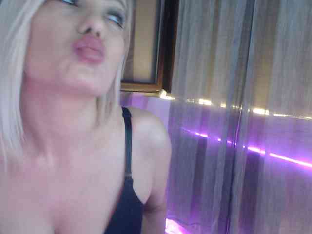 Kiss4foryou webcam