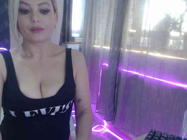Kiss4foryou webcam