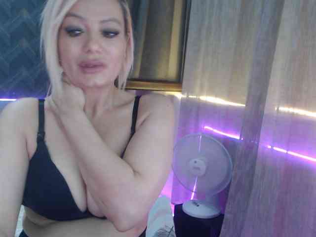 Kiss4foryou webcam