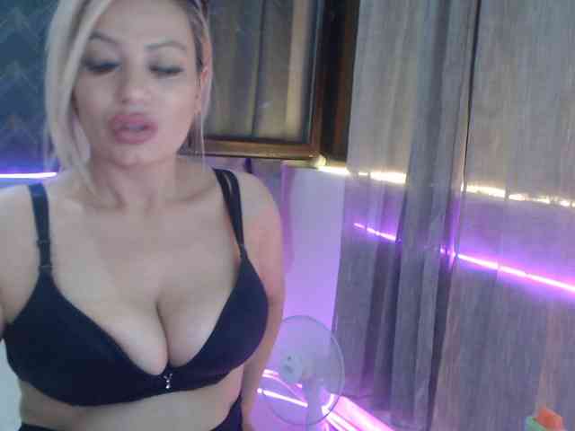 Kiss4foryou webcam