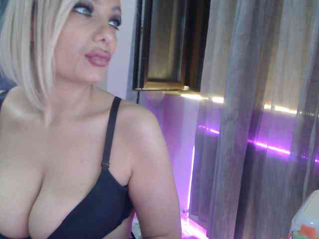 Kiss4foryou webcam