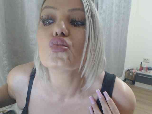 Kiss4foryou webcam