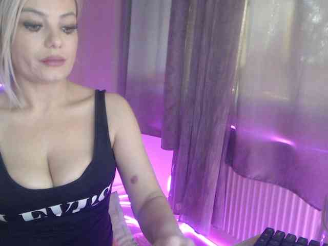 Kiss4foryou webcam