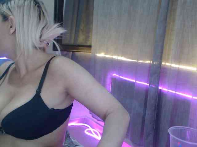 Kiss4foryou webcam