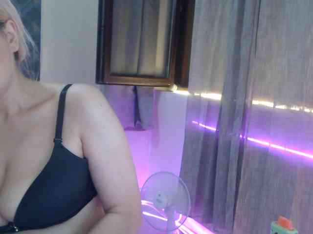 Kiss4foryou webcam