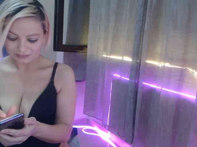 Kiss4foryou webcam