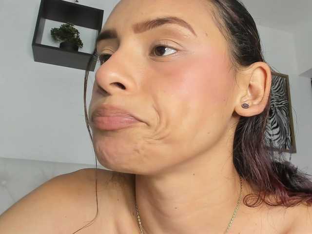 Ehotloveaxxx's BongaCams show and profile