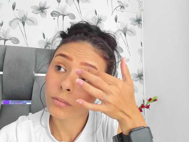 Ehotloveaxxx on BongaCams