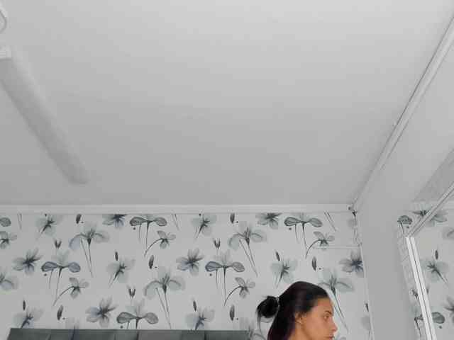 Ehotloveaxxx bongacams
