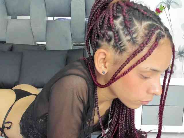 Ehotloveaxxx webcam