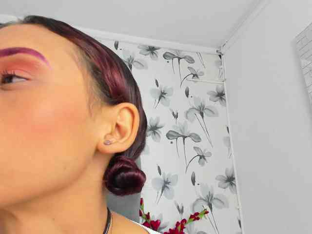 Ehotloveaxxx webcam
