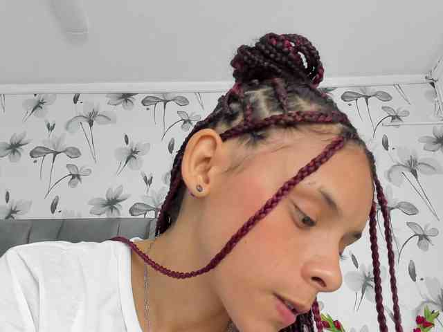 Ehotloveaxxx webcam