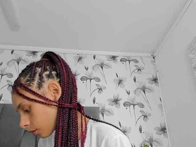 Модель: Ehotloveaxxx