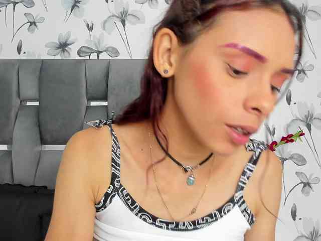 Ehotloveaxxx webcam