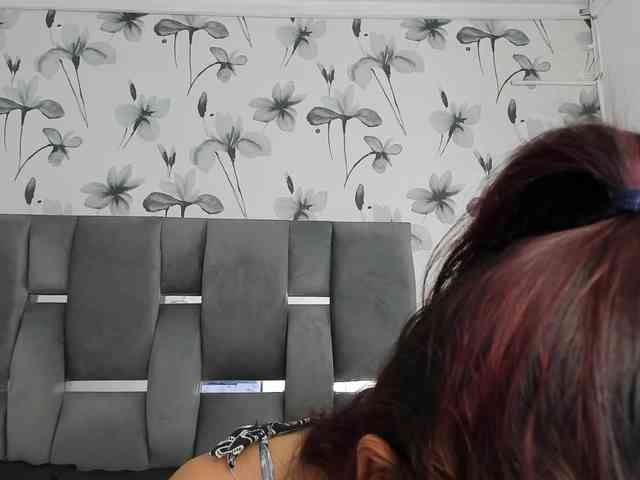 Ehotloveaxxx webcam