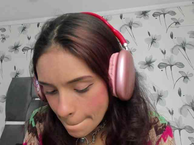 Ehotloveaxxx webcam