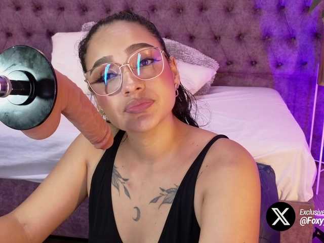 Emily-Foxyy's BongaCams show and profile