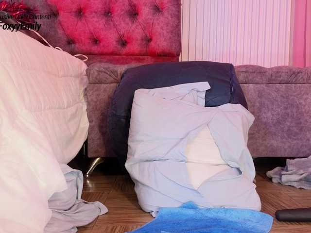 Emily-Foxyy's BongaCams show and profile